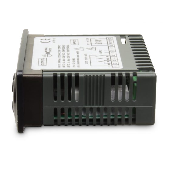 Controlador digital de refrigeração Coel TLY25H visto da direita.